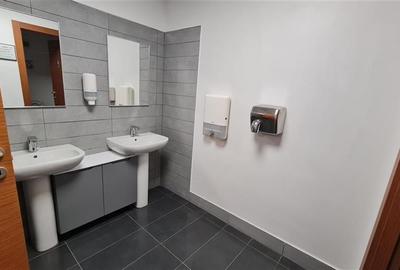 Spatiu de birouri proaspat renovat - 9