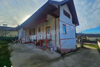 Casă cu 8 camere cu Teren 1500 Mp în Central - 8