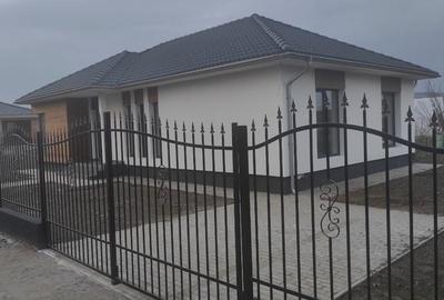 Casă cu 4 camere cu Teren 95 Mp în Unirea - 2
