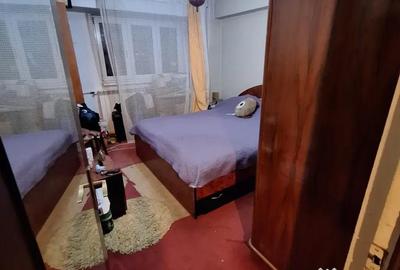 Apartament cu 3 camere decomandat în Apusului