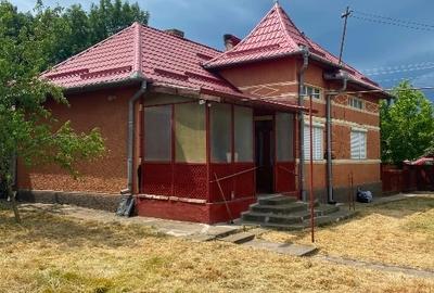 Casă individuală cu 3 camere în Deleni (Pogăceaua)