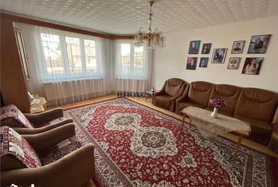 Casă cu 5 camere cu Teren 1200 Mp în Halmeu - 14
