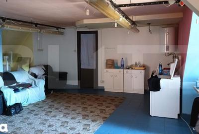 Casă cu 8 camere cu Teren 2667 Mp în Central - 2
