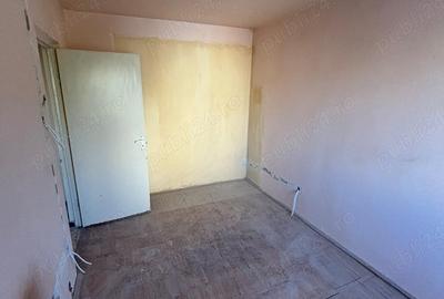 PROPRIETAR vand apartament cu 3 camere Et.1 ,Aleea Ioan Slavici Bl 49 - 7