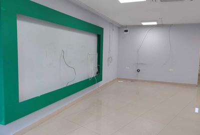 Spațiu comercial, de 50 mp, în Central - 3