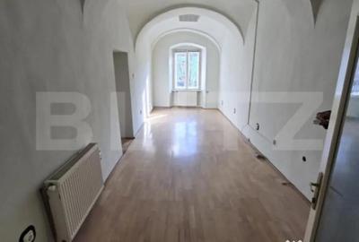Spațiu comercial, de 223 mp, în Central - 14