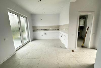 Casă cu Teren 220 Mp în Central - 2