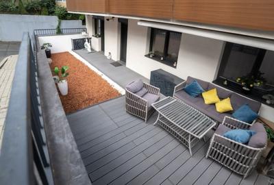 Apartament cu 3 camere semidecomandat, mobilat în Florești