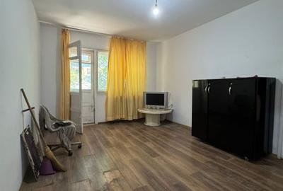 Apartament cu 4 camere semidecomandat în Berceni - 2