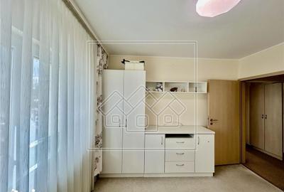 Apartament cu 3 camere decomandat în Terezian - 4