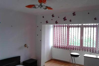Apartament cu 3 camere semidecomandat în Central - 9