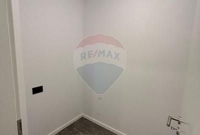 Apartament cu 2 camere semidecomandat în Tractorul - 5