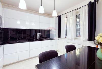 Vila 4 camere | Teren 251 mp | 2 parcari | 10 min Metrou - 7