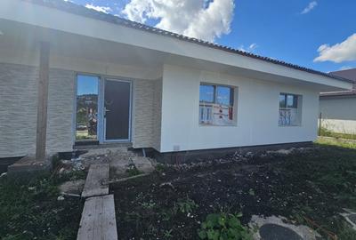 Casă individuală cu 4 camere cu Canalizare în Chinteni - 5