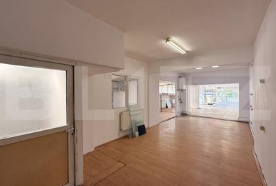 Birou, de 307.85000610352 mp, în Central - 8