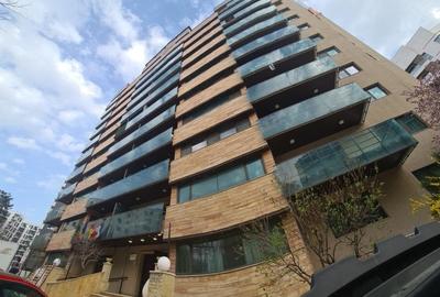 Apartament cu 3 camere decomandat în Băneasa