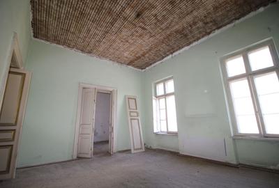 Spațiu comercial, de 800 mp, în P-ța Rosetti - 15