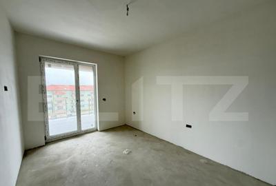 Apartament cu 3 camere semidecomandat în Soarelui