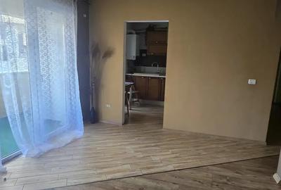 Vand apartament 3 camere(bloc nou),zona 300,et 1 - 4
