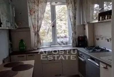 Apartament cu 2 camere, etaj 2, centrala proprie, zona Dambovita