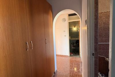 Apartament cu 3 camere decomandat în Confecții