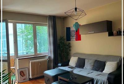 Apartament cu 2 camere decomandat, mobilat în Central
