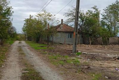 Teren de 3350 mp, în Rasa - 5