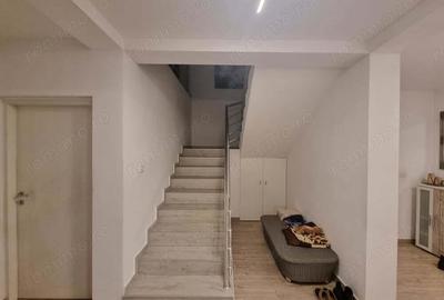 Casă cu 5 camere cu Canalizare în Ghiroda - 1