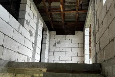 Casă cu 6 camere în Strejești