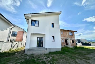 Duplex semifinisat 4 camere,teren 271 mp,Micesti