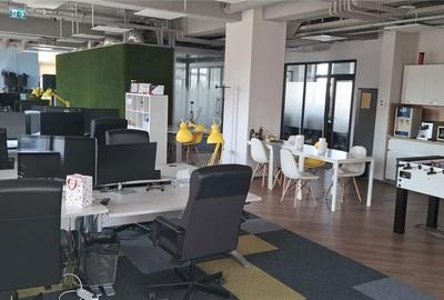 Spațiu comercial, de 270 mp, în Central - 17