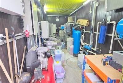 Spalatorie auto functionala  4 boxe, teren 600 mp  zona CFR, Bacau - 5