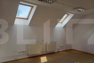 Spațiu comercial, de 375 mp, în Central - 8