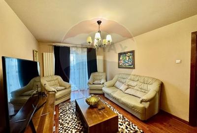 Apartament cu 3 camere de vânzare în zona Rovine - 1
