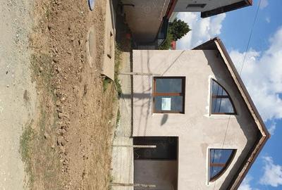 Casă cu 4 camere cu Teren 300 Mp în Poiana - 10