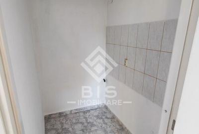 Spațiu comercial, de 80 mp, în Central - 14