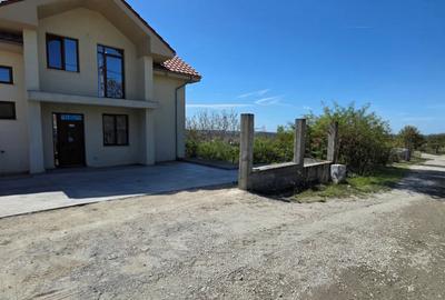 Casă cu 5 camere cu Teren 500 Mp în Podgoria