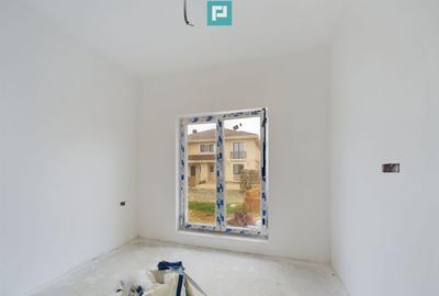 Casă cu 4 camere cu Teren 250 Mp în Moșnița Nouă