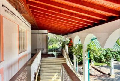 Casă cu 8 camere cu Teren 2235 Mp în Central - 8