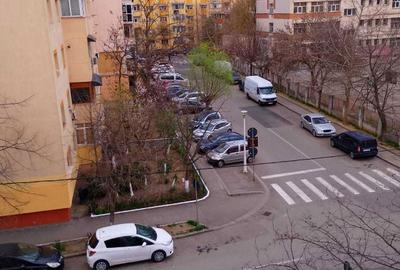 Garsonieră decomandată în 1 Mai - 1