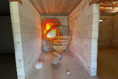 Casa 4 camere, P+M , Valul lui Traian, la gri teren 337 mp, garaj - 12