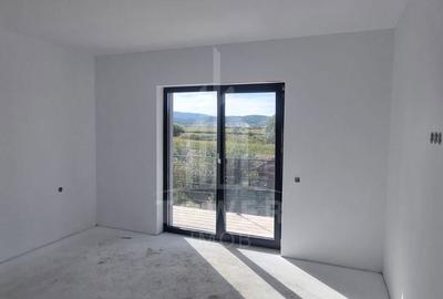 Casă cu 4 camere cu Teren 480 Mp în Central