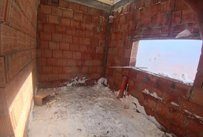 Casă cu 2 camere cu Teren 500 Mp în Central - 2