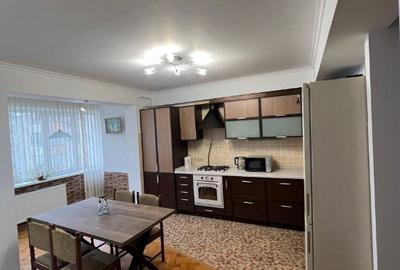 Apartament cu 3 camere decomandat în Schei - 3