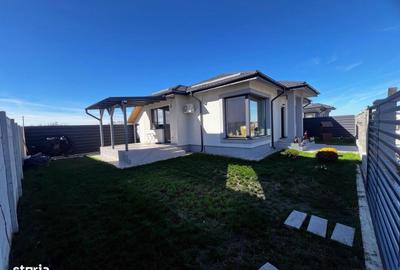 Casă cu 3 camere decomandat în Olteni