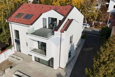 Casă cu 8 camere cu Teren 1200 Mp în Mogoșoaia - 2