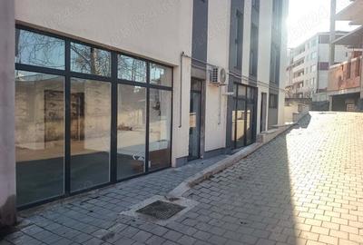 Spațiu comercial, de 40 mp, în Central - 7