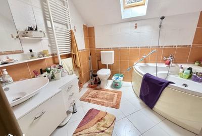 Casă cu 4 camere cu Teren 1300 Mp în Central - 1