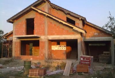 Casă cu 3 camere cu Teren 924 Mp în Podari - 2