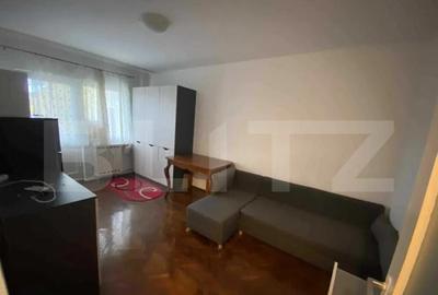 Garsoniera decomandata, balcon, zona Centrala - 2